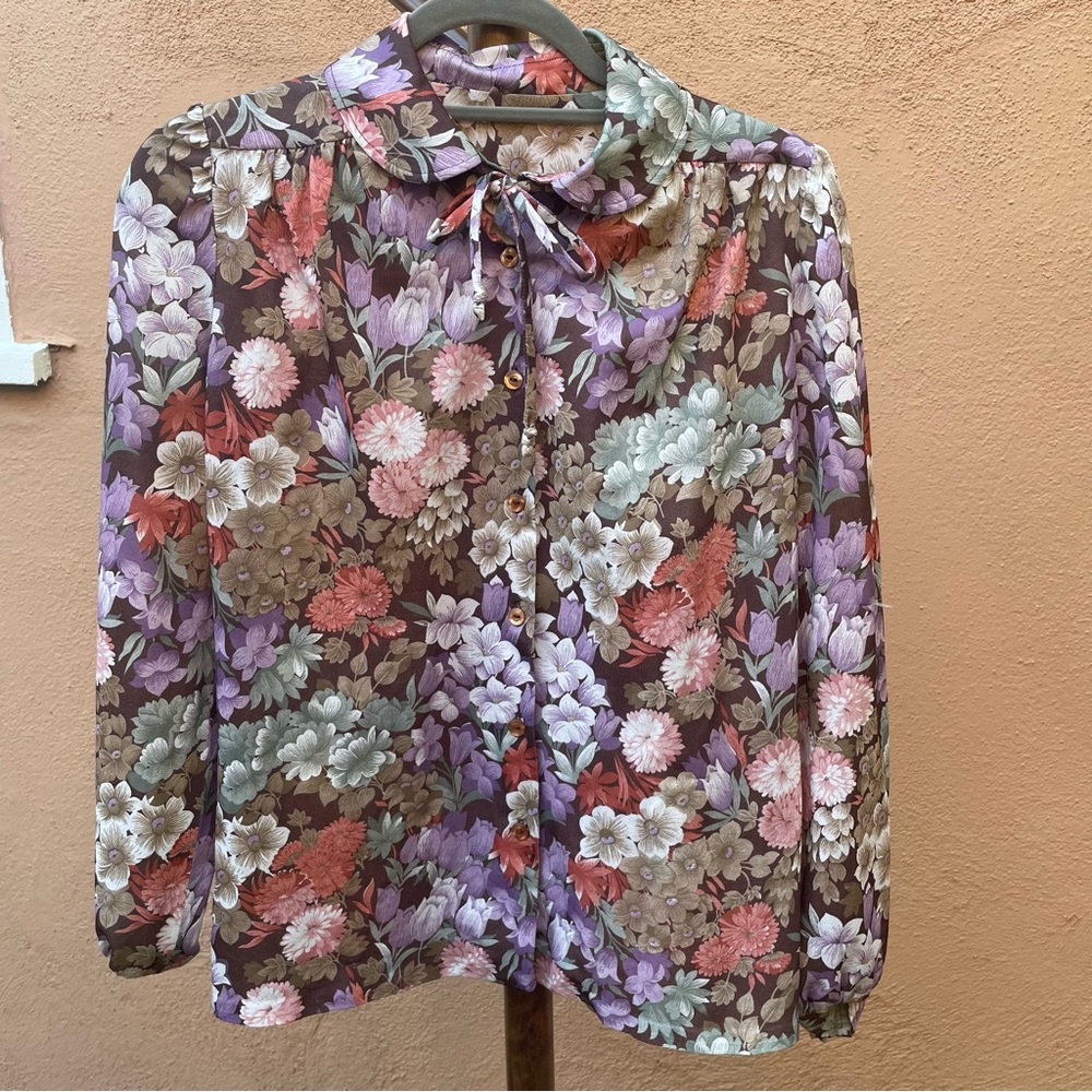 VINTAGE GRANDMA Blouse in size SMALL